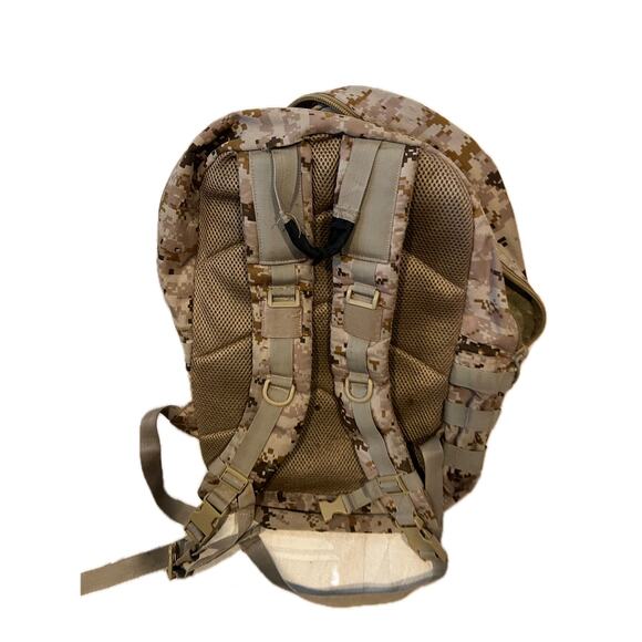 Generic Desert Tan Camo Tactical Backpack - Picture 2 of 3